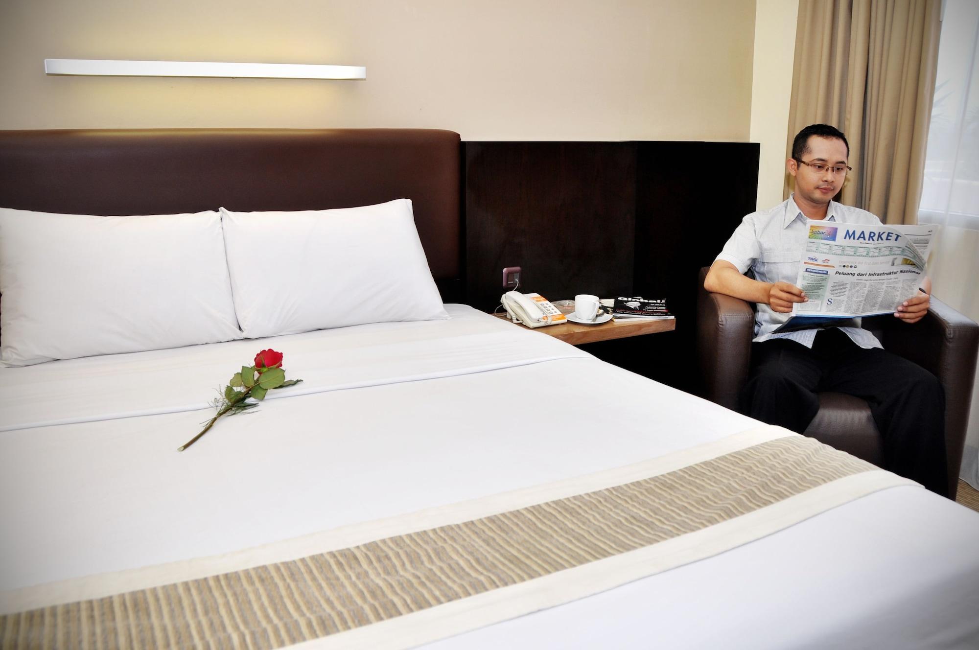 Pandanaran Hotel Semarang Esterno foto