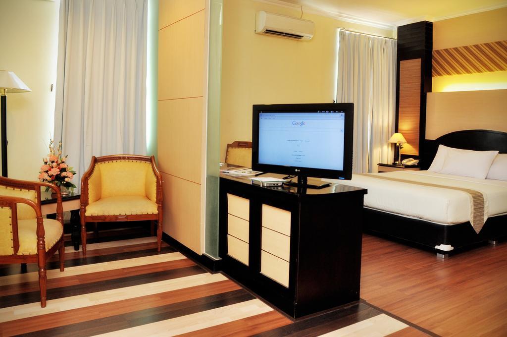 Pandanaran Hotel Semarang Esterno foto