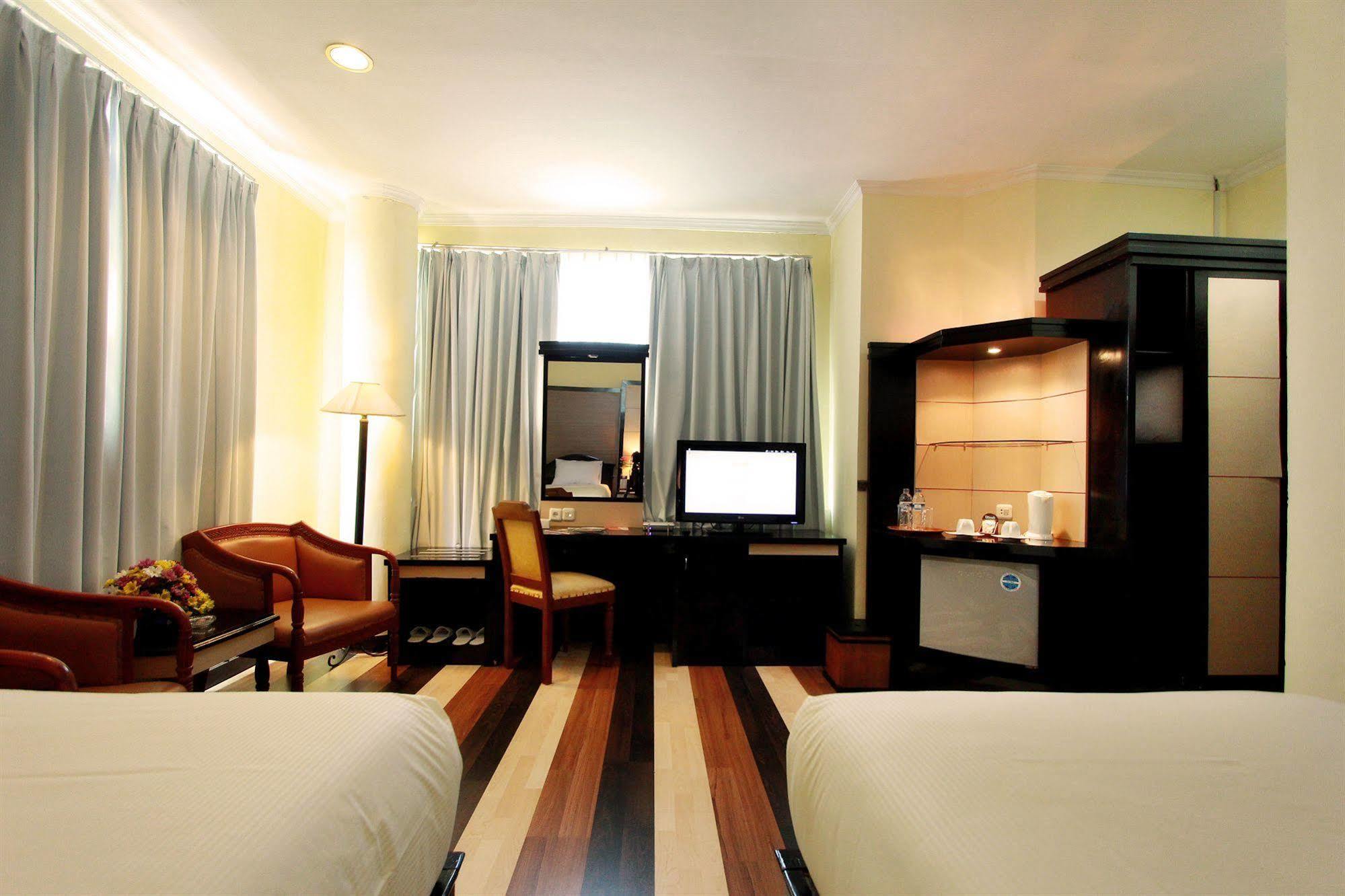 Pandanaran Hotel Semarang Esterno foto