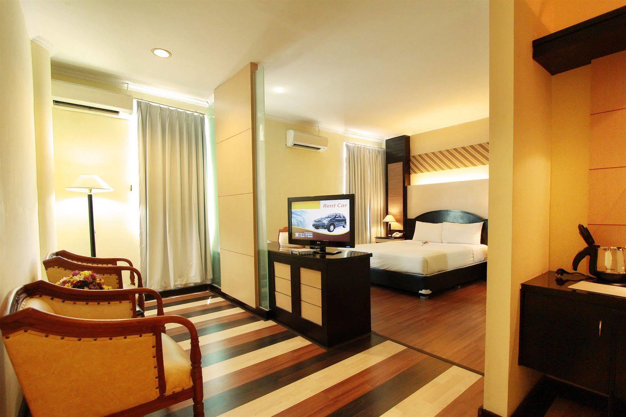 Pandanaran Hotel Semarang Esterno foto