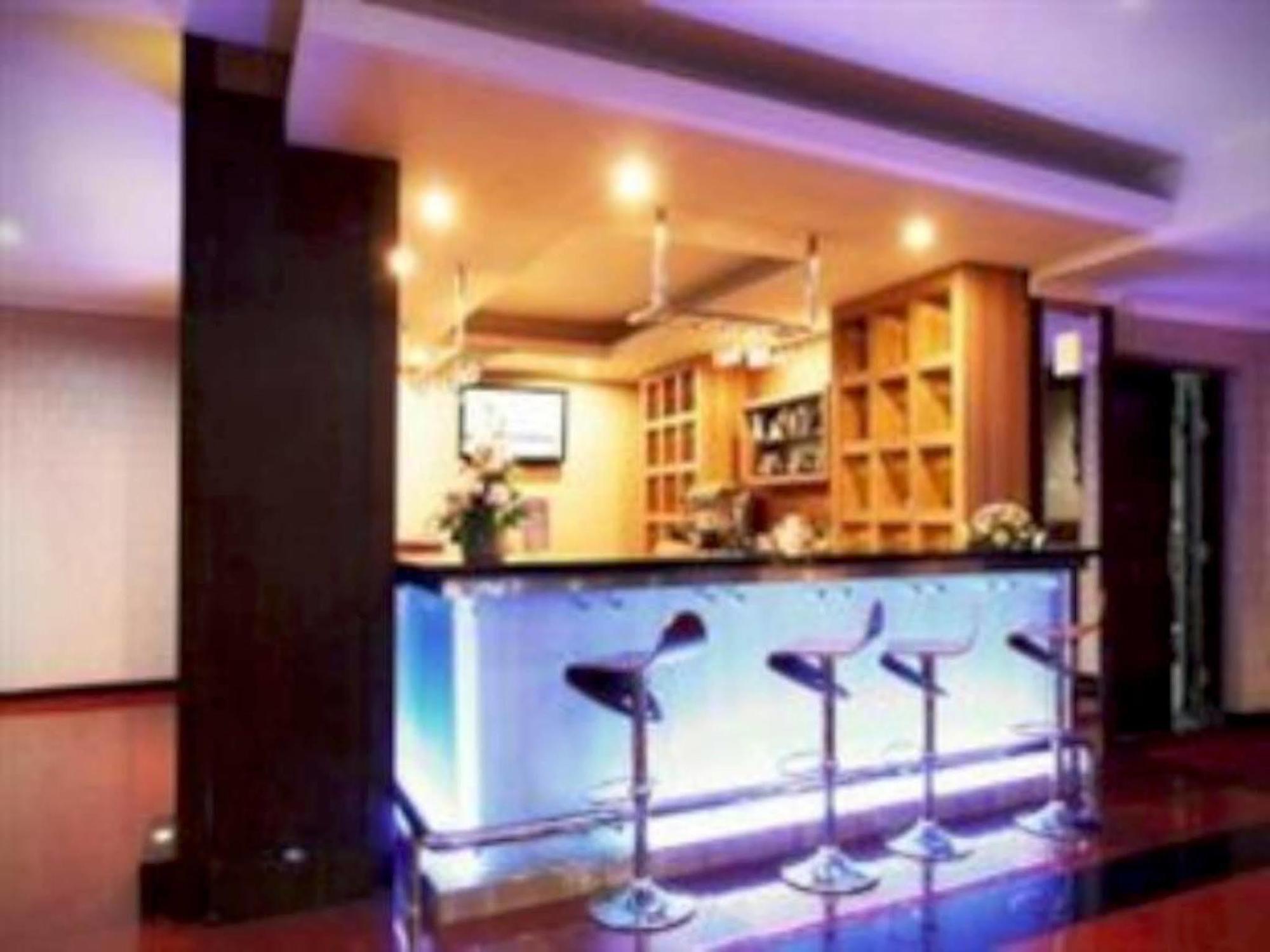 Pandanaran Hotel Semarang Esterno foto