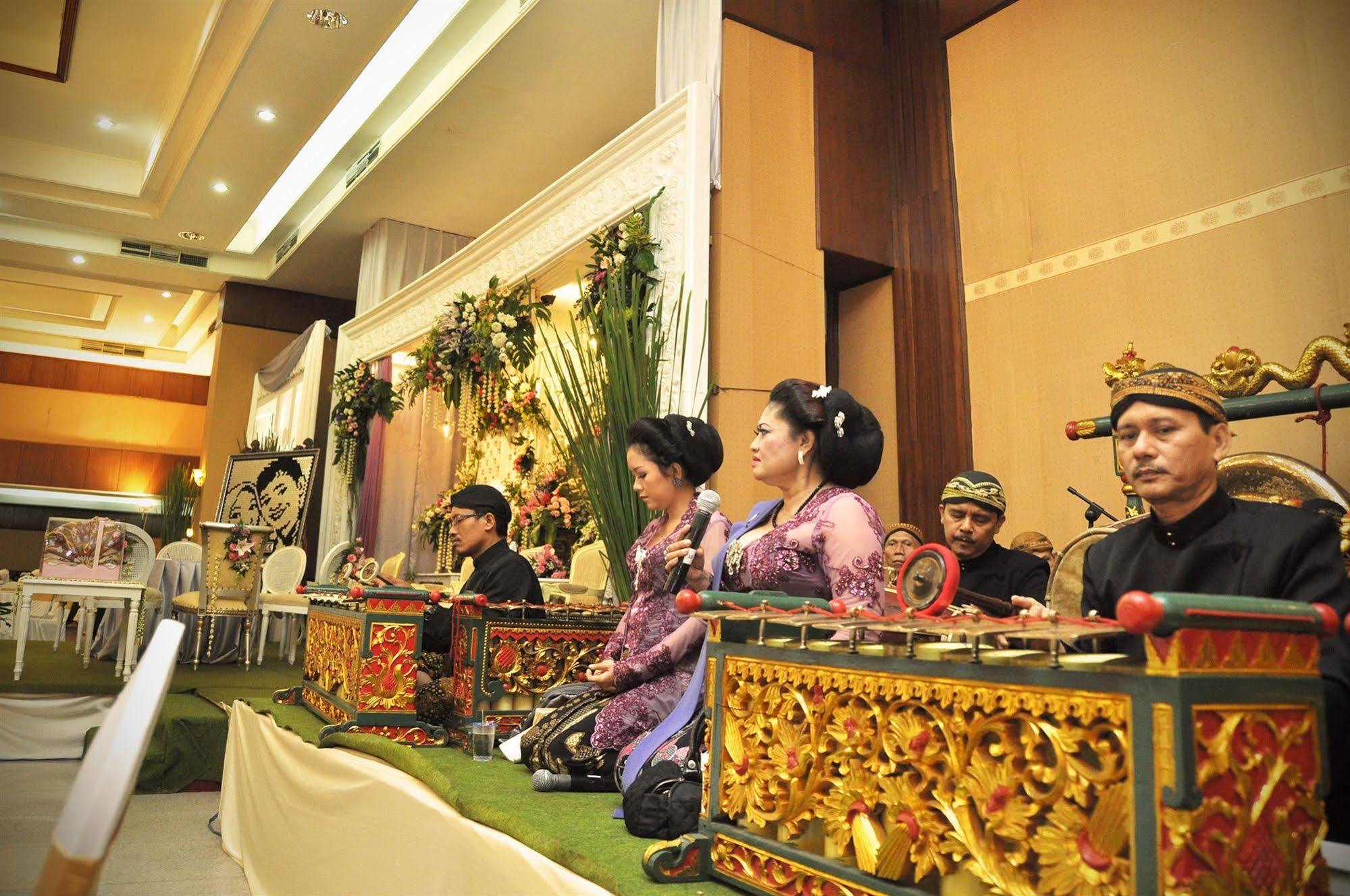Pandanaran Hotel Semarang Esterno foto