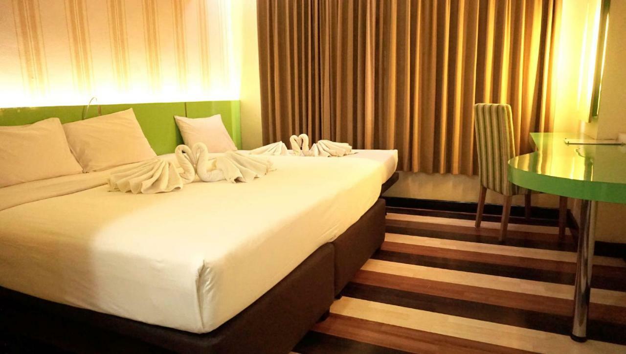 Pandanaran Hotel Semarang Esterno foto